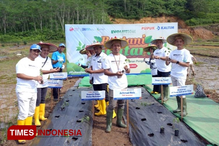 Libatkan Karyawan Jaga Ketahanan Pangan, Pupuk Kaltim Gelar Aksi Bertani Mentari