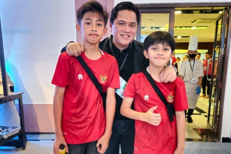 Fans Berat Timnas, Aldo Denofan Tebus Tiket VVIP Berkat Jualan Hoodie