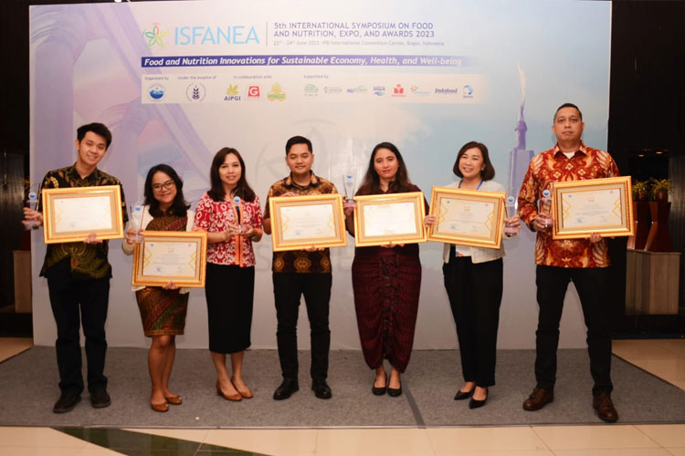 Le Minerale Raih Penghargaan PERGIZI PANGAN Indonesia sebagai AMDK