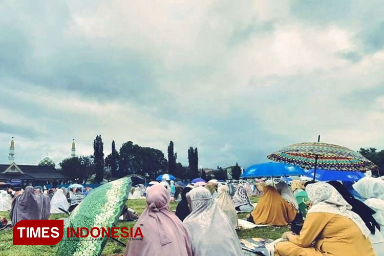 Ribuan-warga-Muhammadiyah-Kabupaten-Pacitan-b.jpg