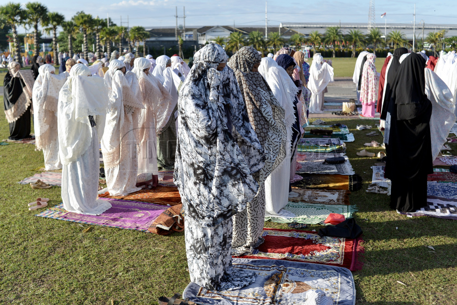 Shalat Idul Adha Umat Islam Jombang Penuhi Masjid Agung Baitul Mukmin