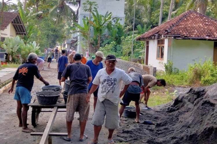 Proyek Padat Karya Tak Boleh Dikerjakan Malam Hari