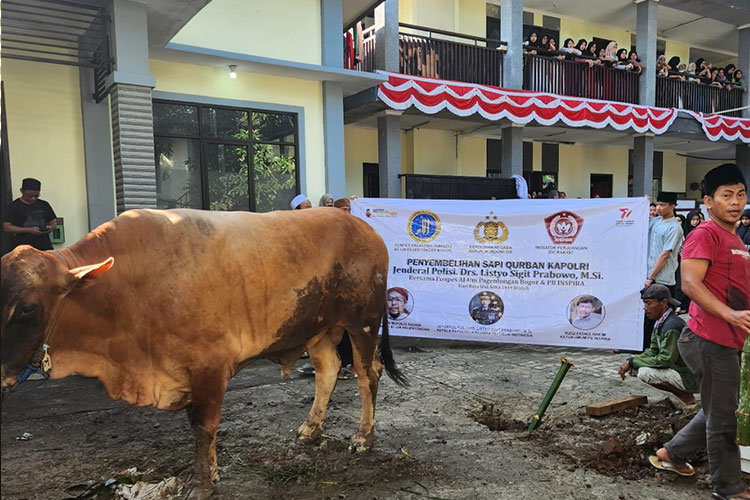 PB INSPIRA & Ponpes Al-Um Pagentongan Berqurban Bareng Kapolri