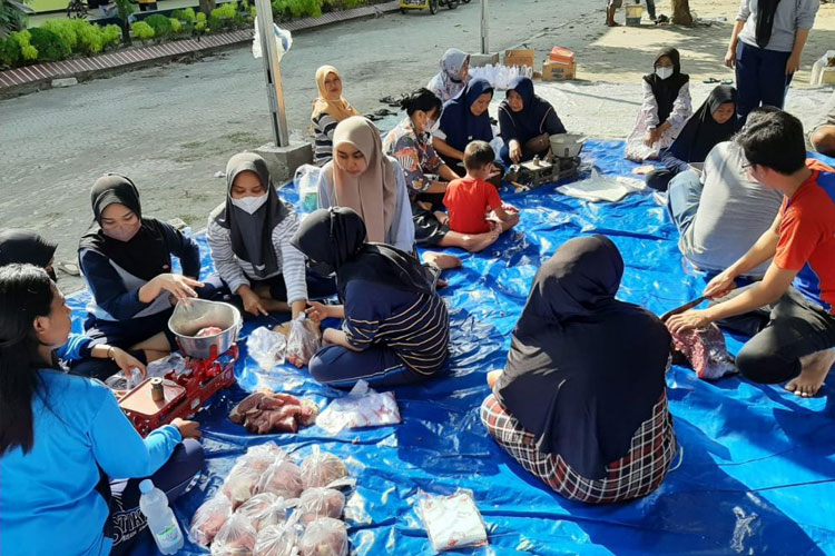 STIKes Husada Jombang Sumbangkan Tiga Ekor Sapi di Hari Raya Idul Adha untuk Masyarakat