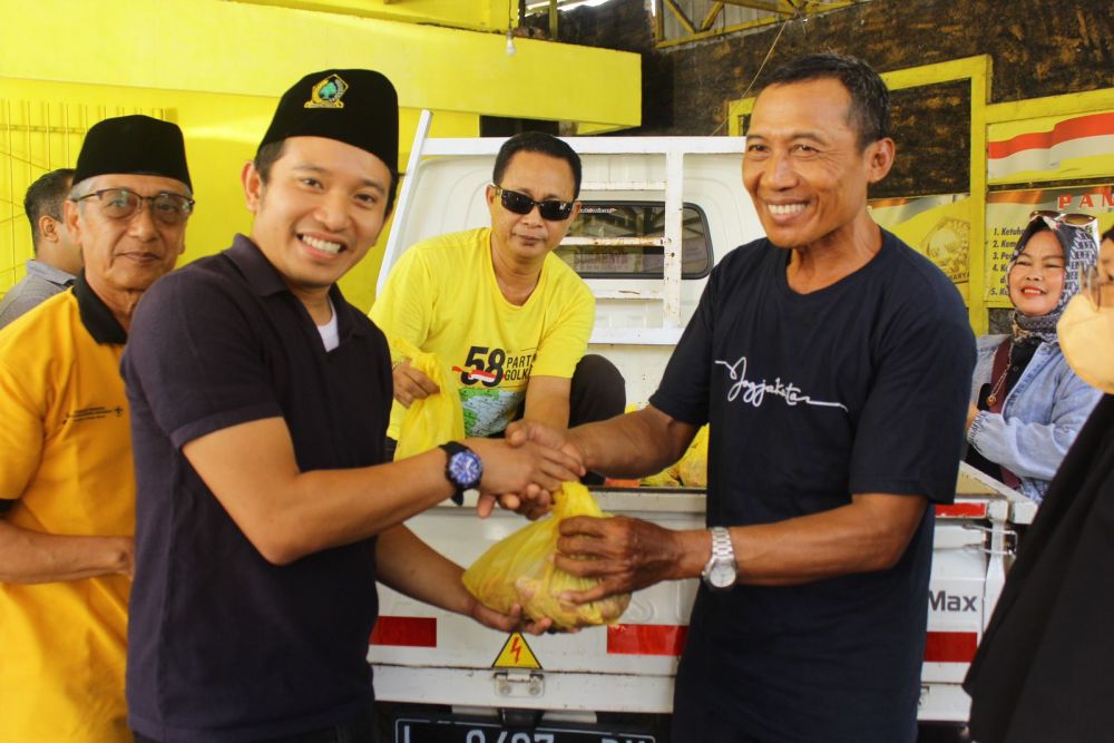 DPD Partai Golkar Sidoarjo Berbagi Daging Kurban
