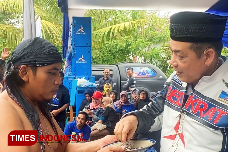 Bela AHY, Demokrat Banyuwangi Kembali Pamer Pendekar Kebal Bacok