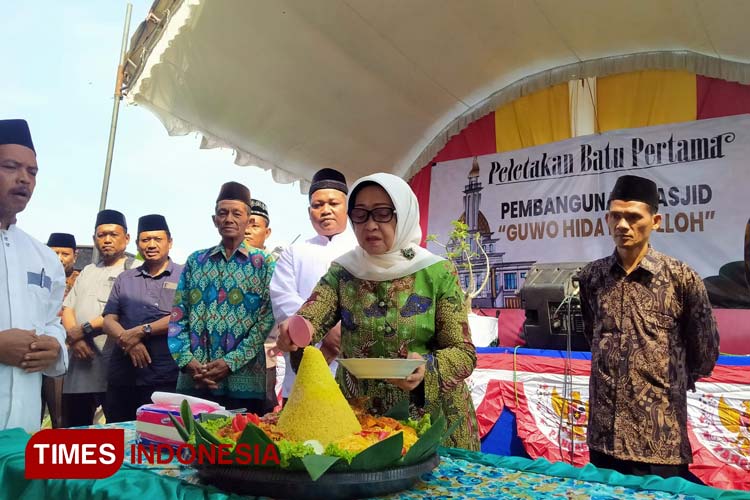 Bupati Jombang Lakukan Peletakan Batu Pertama Masjid Guwo Hidayatulloh