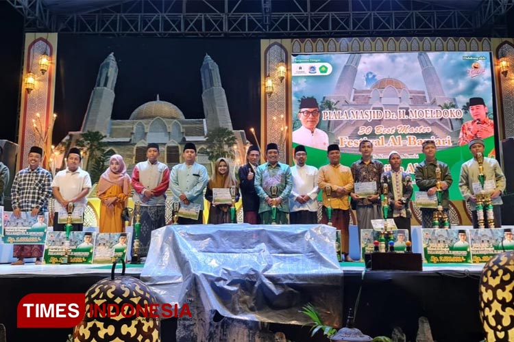 Suasana Festival Al Banjari Piala Masjid Moeldoko di Lapangan Desa Tegalsari, Kecamatan Tegalsari, Banyuwangi. (Foto : Syamsul Arifin/TIMES Indonesia)