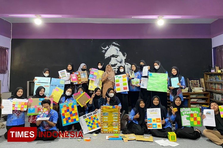 Kembangkan Media Pembelajaran, PBSI UNIPMA Tulis Artikel dan Seminarkan di SENASSDRA