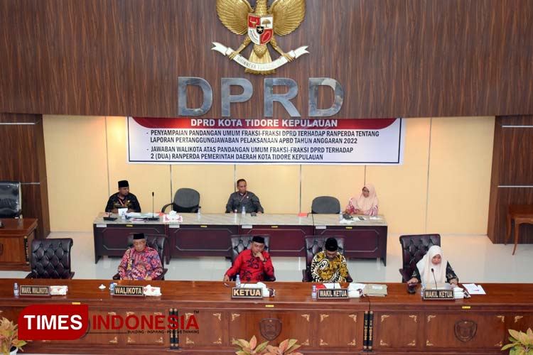 Wali Kota Tidore Tanggapi Pandangan Umum Fraksi Soal Dua Ranperda