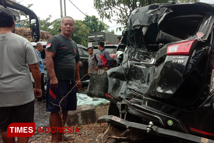 Kecelakaan Beruntun Di Ring Road Bantul, 8 Mobil Rusak Parah - TIMES ...