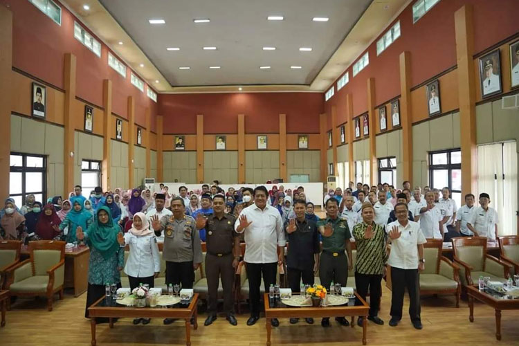 Pemkab Pacitan saat melakukan audit kasus stunting di Gedung Karya Dharma Wanita. (FOTO: Prokopim Pacitan) 