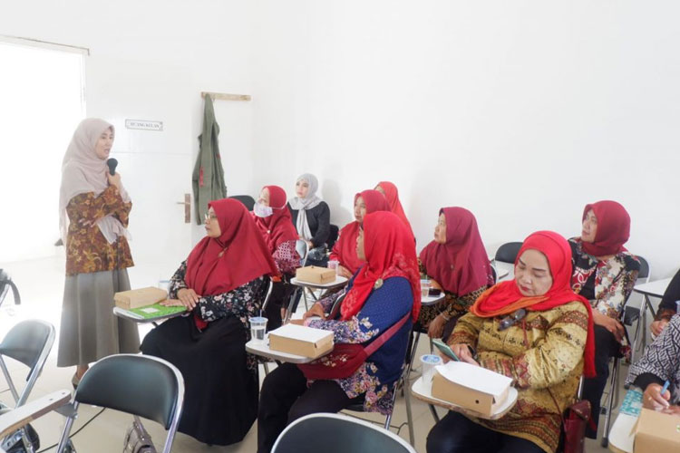 Halal Center Unisma Malang Dampingi 26 Pelaku Usaha KWT Kebonagung