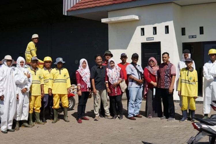Koordinasi Teknik Industri Universitas PGRI Madiun dengan pengelolahan TPS 3R Uwuh Wiguna Magetan. (Foto: Humas UNIPMA for TIMES Indonesia)