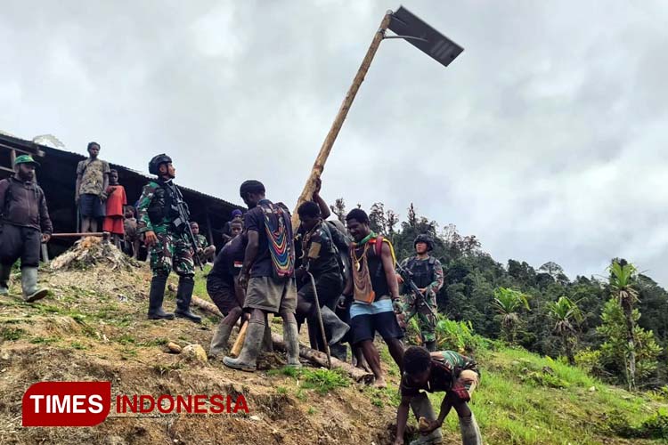 Yonif Para Raider 433/JS Datang Distrik Dal Papua Jadi Terang