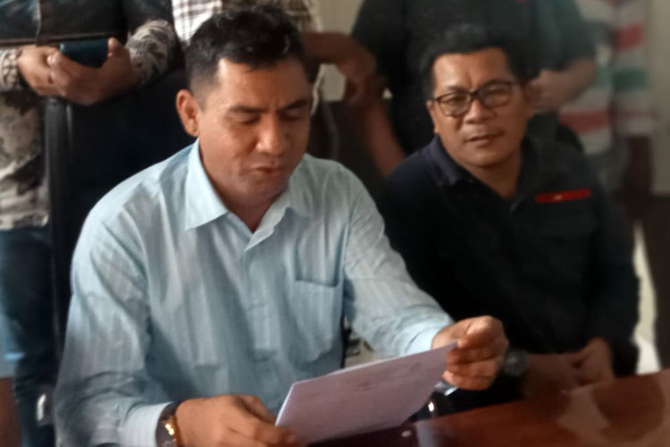 Ketua DPRD Morotai, Rusminto Pawane didampingi Wakil Ketua DPRD Fahri Hairuddin, Kamis, 6 Juli 2023. (Foto: Munces For TIMES Indonesia).