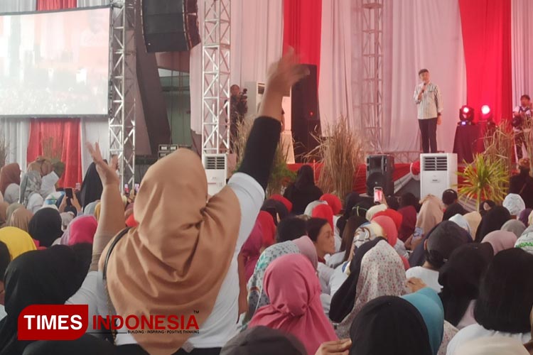 Ganjar Pranowo saat Kongres Gemar GP Jatim di Jatim Expo Surabaya dalam agenda Kongres Gemar GP Jatim, Jumat (7/7/2023).(Foto : Lely Yuana/TIMES Indonesia)