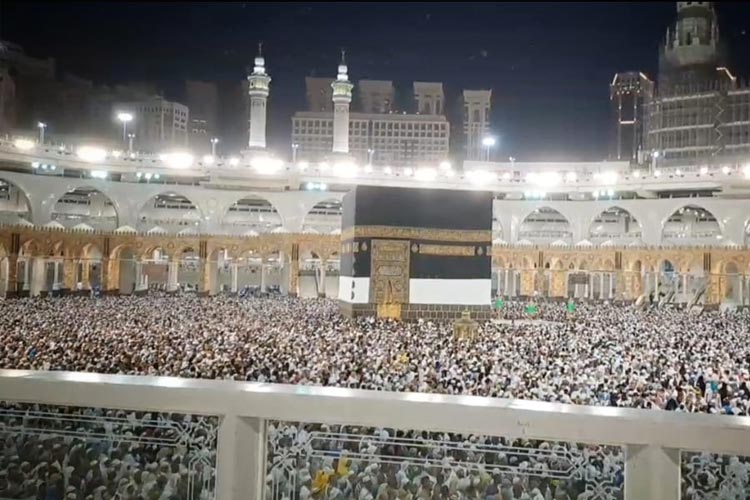 Suasana shalat Jumat di Masjidl Haram. (FOTO: MCH 2023)