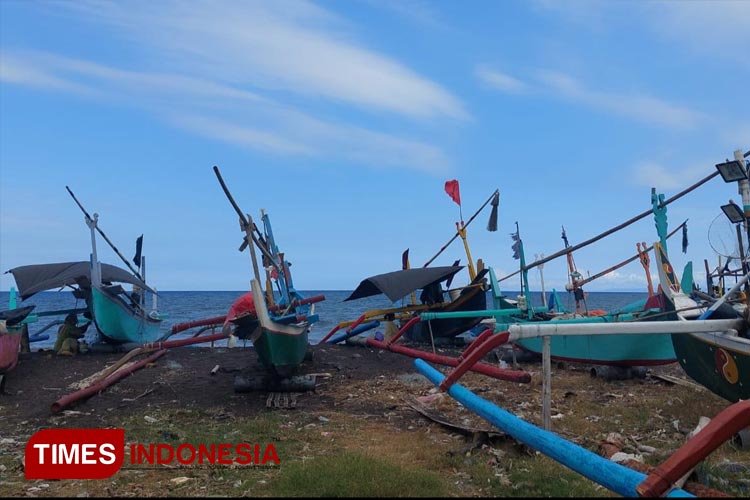 Cuaca Buruk, Memaksa Nelayan di Banyuwangi Tidak Pergi Melaut