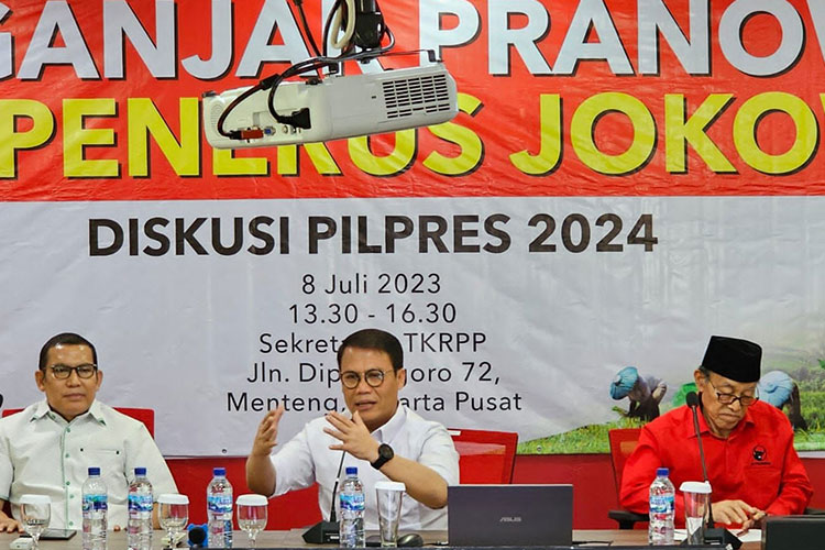 Dialog interaktif terbuka 'Kenapa Ganjar Pranowo Capres Terbaik Penerus Jokowi' yang digelar di Rumah Aspirasi Relawan di Jalan Diponegoro, Menteng, Jakarta, Sabtu (8/7/2023). (FOTO: Dok. PDIP)