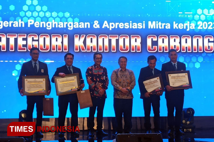Sukseskan Angkutan Lebaran, PT DLU Berikan Penghargaan Para Mitra Kerja