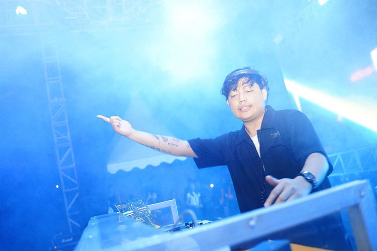 DJ Makassar Ini Pernah Gemetar Saat Pertama Manggung, Kini Rasakan Tampil bersama Dipha Barus