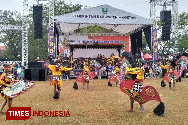 Rangkaian acara sosialisasi pencegahan peredaran rokok ilegal di lapangan Maospati, Kabupaten Magetan pada Sabtu (8/7/2023). (Foto: M Kilat Adinugroho/TIMES Indonesia)