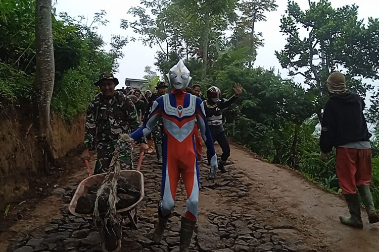 Superhero Ikut Kegiatan TMMD Kodim Wonosobo