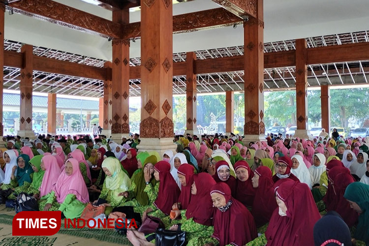 Jemaah haji Kabupaten Blitar (Foto: Nur Al Ana/TIMES Indonesia) 