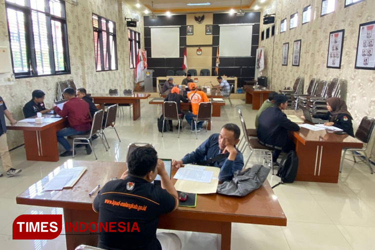 KPU Kabupaten Malang ketika melakukan verifikasi Bacaleg DPRD Kabupaten Malang. (Foto: Binar Gumilang/TIMES Indonesia).