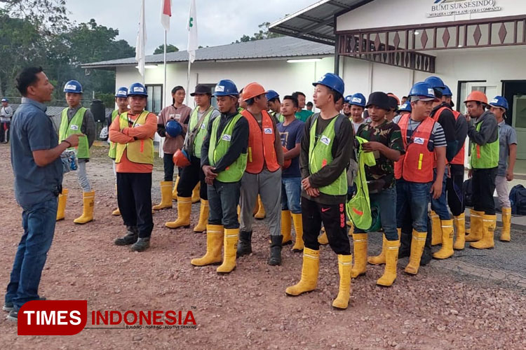 Warga Pesanggaran Gabung Tim Survey Geologi PT BSI Terus Bertambah