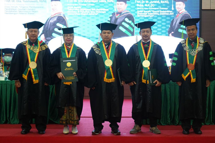 FIK UNJ Kukuhkan 3 Guru Besar