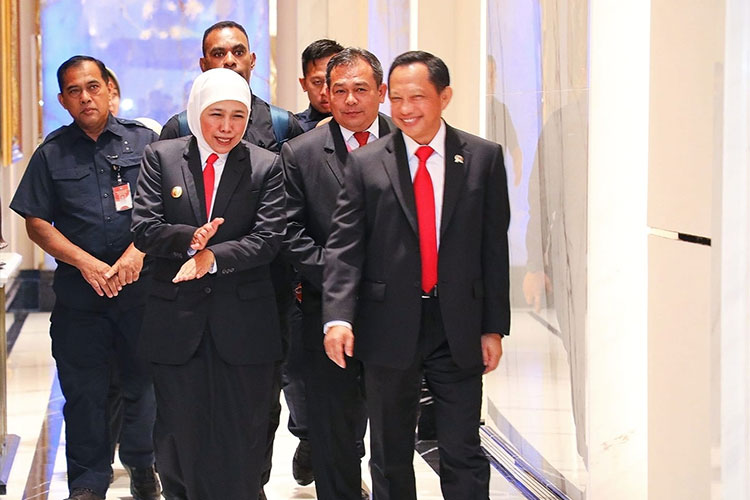 Gubernur Khofifah saat menghadiri pembukaan pertemuan tahunan keenam Asean Smart Cities Network (ASCN) 2023 di Intercontinental Bali Resort Badung Bali, Rabu (12/7/2023). (FOTO: Dok. Humas Pemprov Jatim)