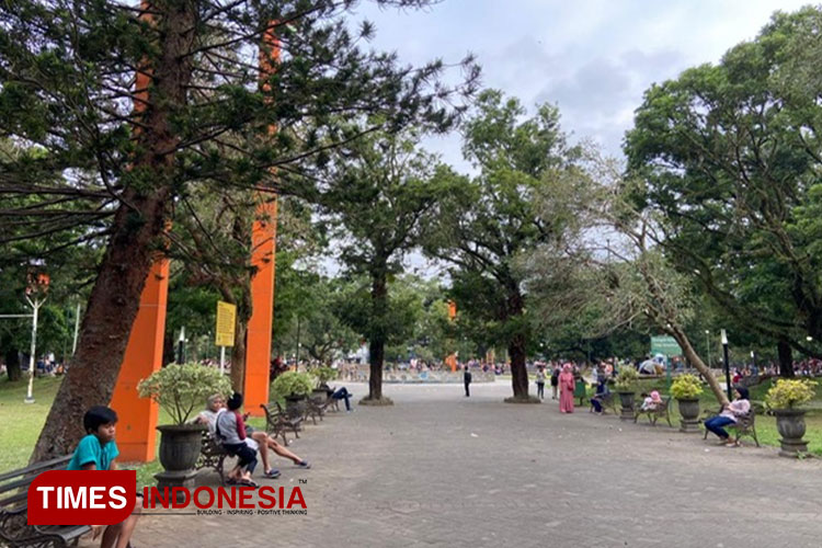 Pemkot Alokasikan Rp900 Juta Untuk Penerangan Alun-Alun Merdeka Malang ...