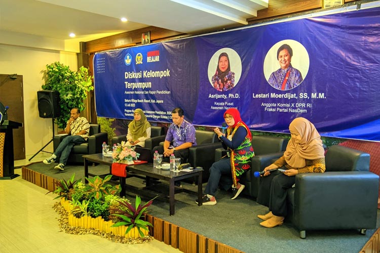 Lestari Moerdijat, Wakil Ketua MPR RI dan anggota Komisi X DPR RI dari Dapil II Jawa Tengah, dalam diskusi daring tentang Asesmen Nasional dan Rapor Pendidikan Tahun 2023 di Jepara. (foto: dok MPR RI)