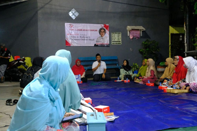 Indah Kurnia Bersama OJK Ingatkan Jemaah Pengajian di Surabaya Tak Terjerat Pinjol dan Investasi Ilegal
