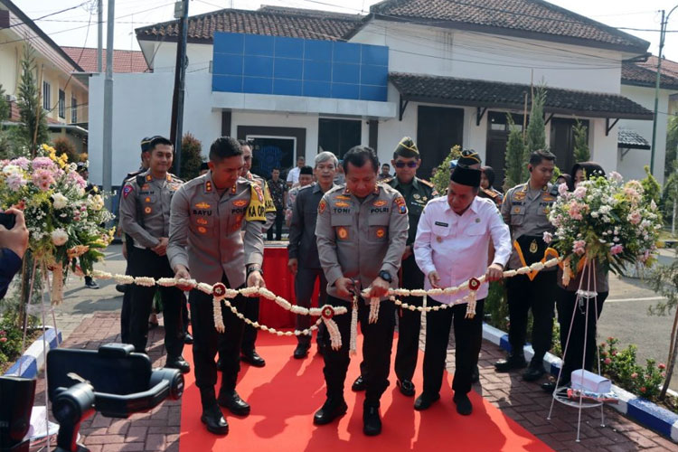 Kapolda Jatim Resmikan SIM Walk Thru Pertama Di Indonesia