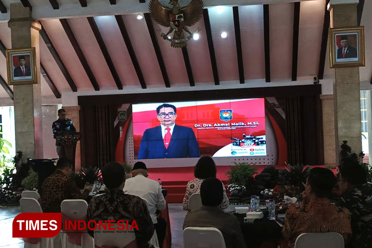 Dirjen Otoda Kemendagri Dr Drs Akmal Malik MSi ketika melakukan evaluasi di Pemkab Malang. (Foto: Binar Gumilang/TIMES Indonesia)