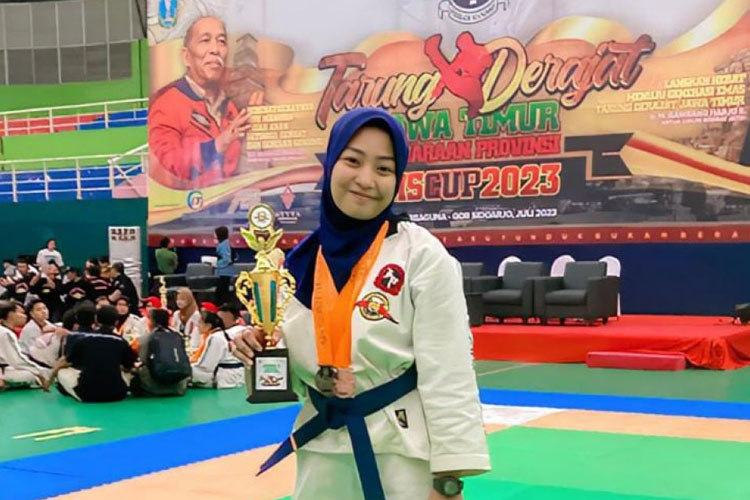 Hebat, Sha Rotulfatima FEB UWG Malang Sabet Juara II dan III di Kejuaraan Tarung Derajat BHS CUP 2023