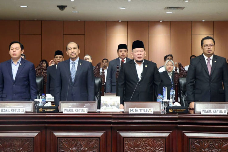 Dihadiri Raja-Raja Nusantara, Sidang Paripurna DPD RI Sepakati Penguatan Sistem Bernegara