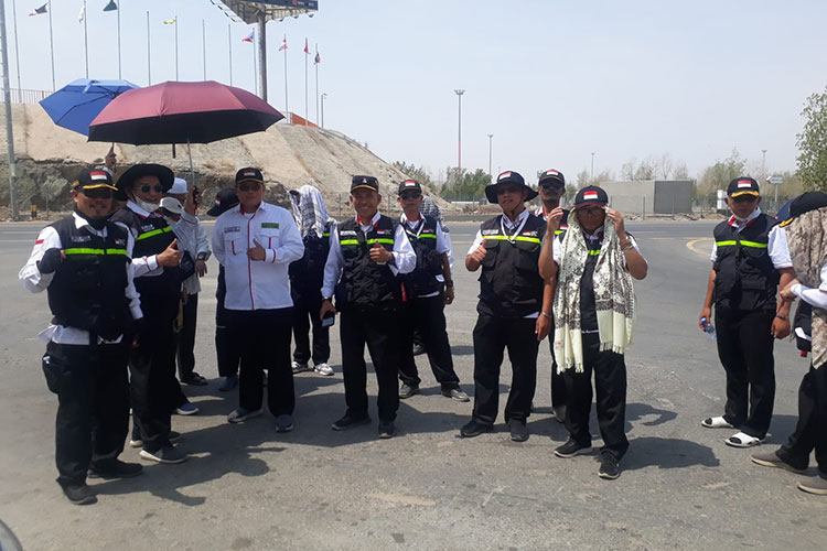 Tim pencarian kembali menyisir Arafah untuk keempat kalinya dan belum menemukan dua jemaah haji Indonesia yang hilang. (Foto: MCH 2023)