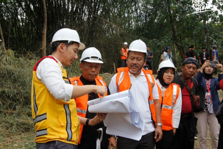 Anggota DPR RI Ali Mufthi Fasilitasi Pembangunan Jembatan Gantung di Tegalsari Ponorogo