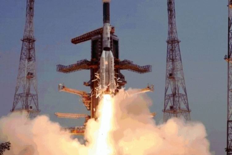 Peluncuran Chandrayaan-3 India yang membawa misi mendaratkan Vikram dan Pragyan di Kutub Selatan Bulan.(FOTO: Times of India)