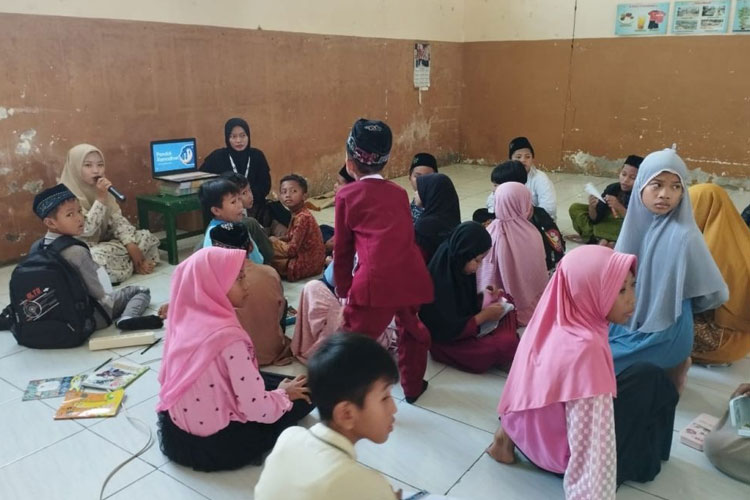 Mahasiswa IPA Unisla Kembangkan Media Pembelajaran Melalui Program Kampus Mengajar