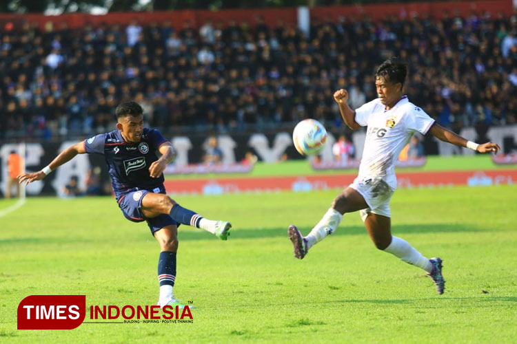 Pertandingan Persik Kediri vs Arema FC di stadion Brawijaya Kota Kediri  Sabtu 15/7/2023 (Foto: Tria Adha/TIMES Indonesia) 