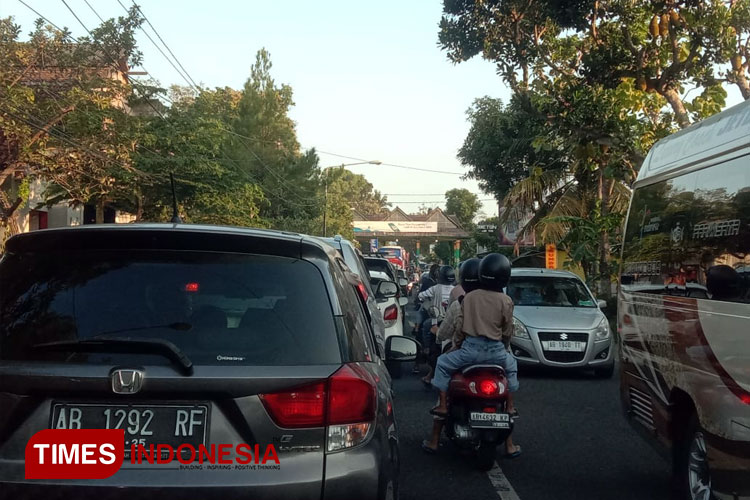 kemacetan-arus-lalu-lintas8d7c6ef63a331267.jpg