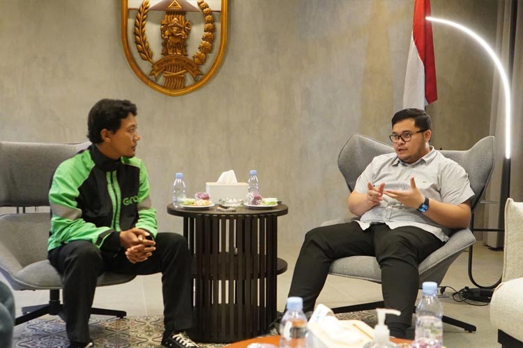 Bupati Kediri Apresiasi Kejujuran Driver Ojol Saat Temukan Uang Dikembalikan Ke Pemilik