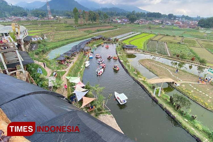 Kawasan-Wisata-Cafe-Sawah-b.jpg