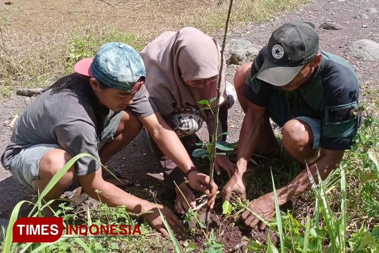 Menanam Pohon, Komunitas Pecinta Alam Banyuwangi Ikhtiar Cegah Banjir Terulang
