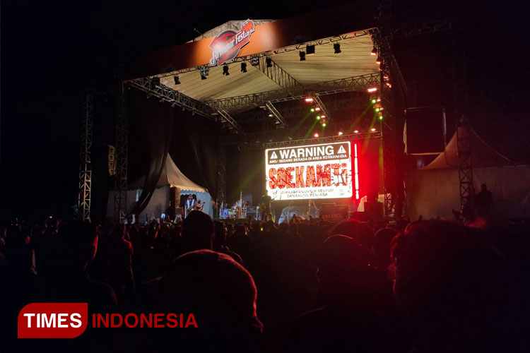 Tipe-X dan Endank Soekamti Puaskan Penggemar di Malang